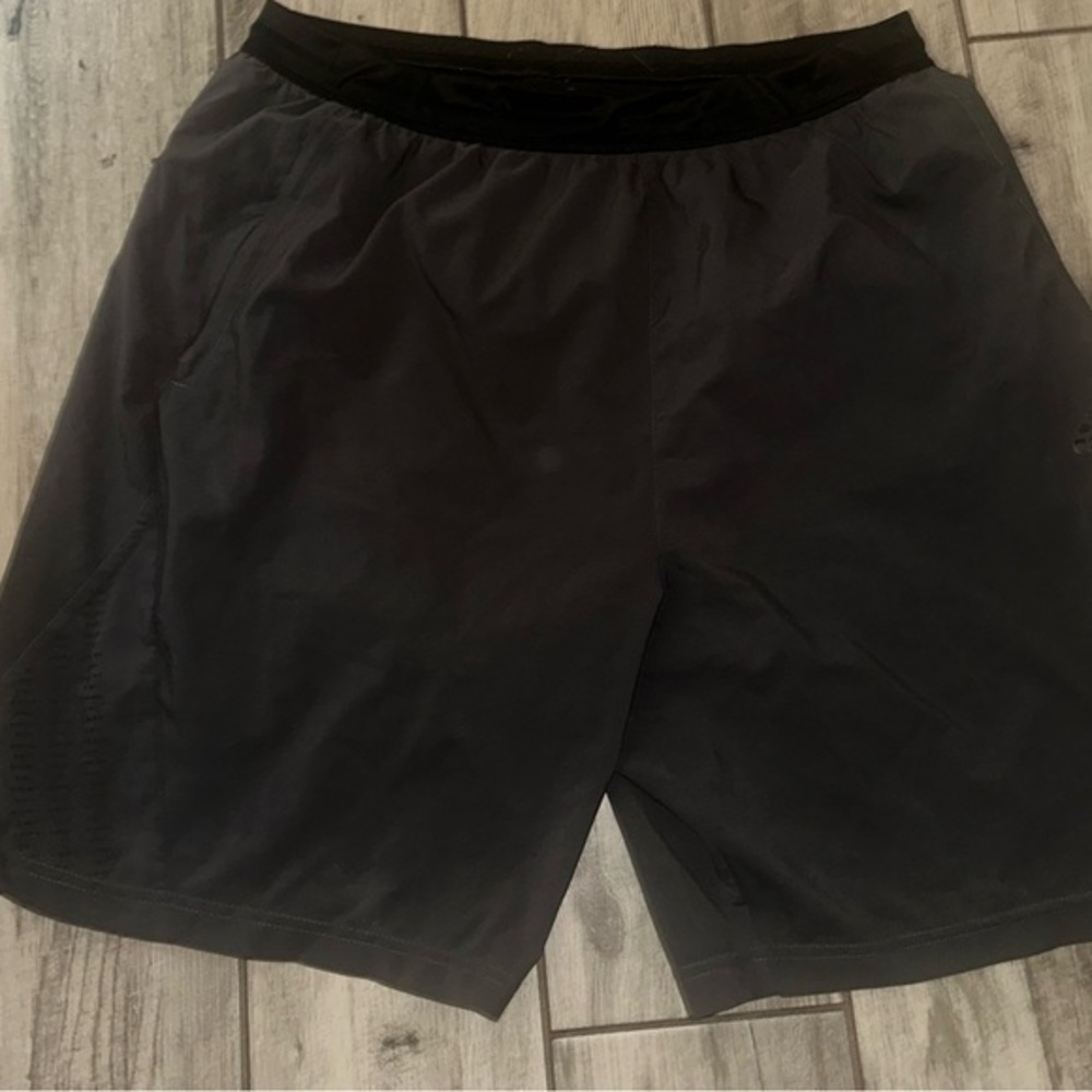 Mens used adidas size XL training black grey shorts pockets